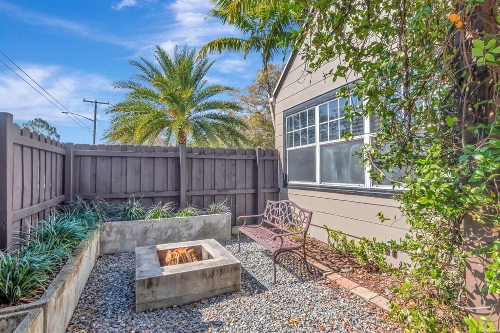 Recently Sold: $645,000 (2 beds, 2 baths, 1497 Square Feet)