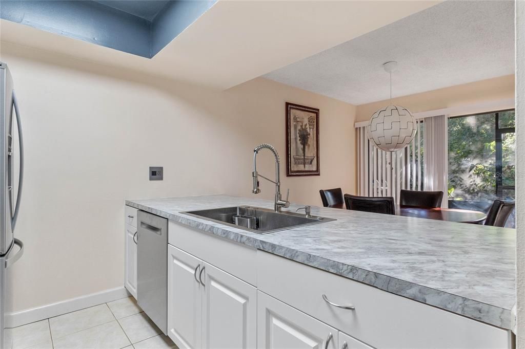 Recently Sold: $220,000 (2 beds, 2 baths, 1139 Square Feet)