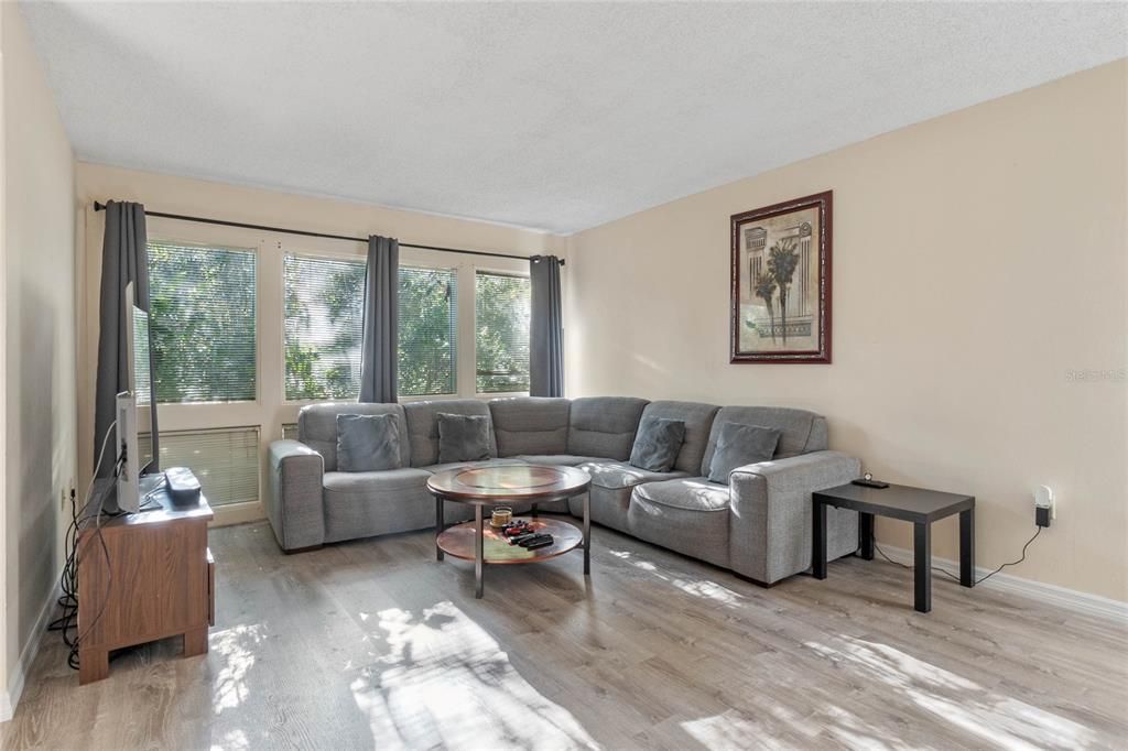 Recently Sold: $220,000 (2 beds, 2 baths, 1139 Square Feet)