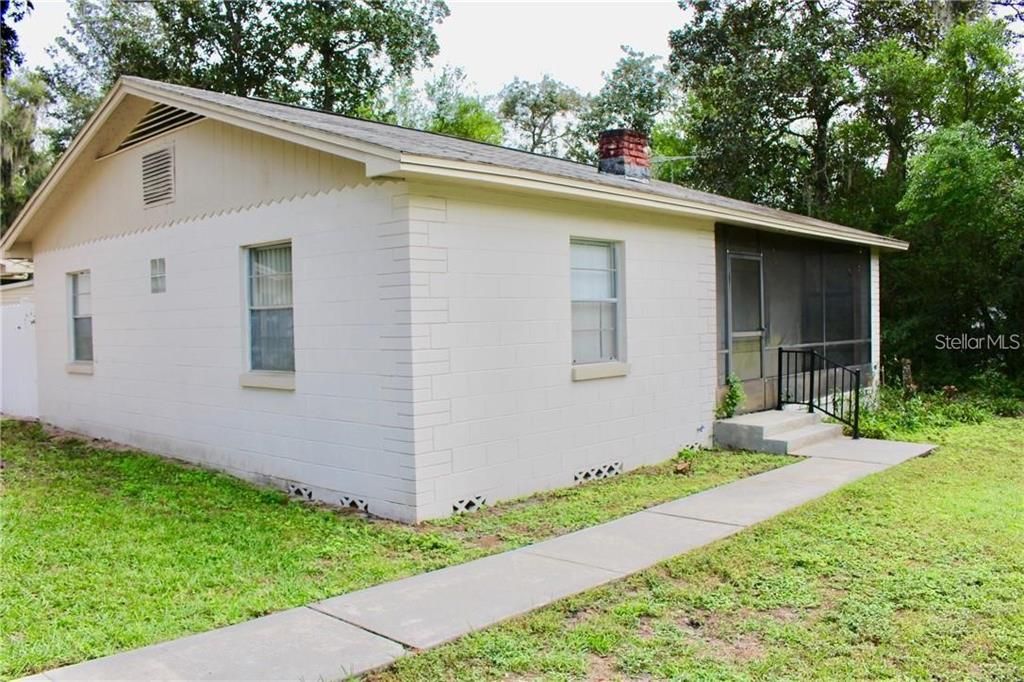 Recently Rented: $1,750 (2 beds, 1 baths, 1200 Square Feet)