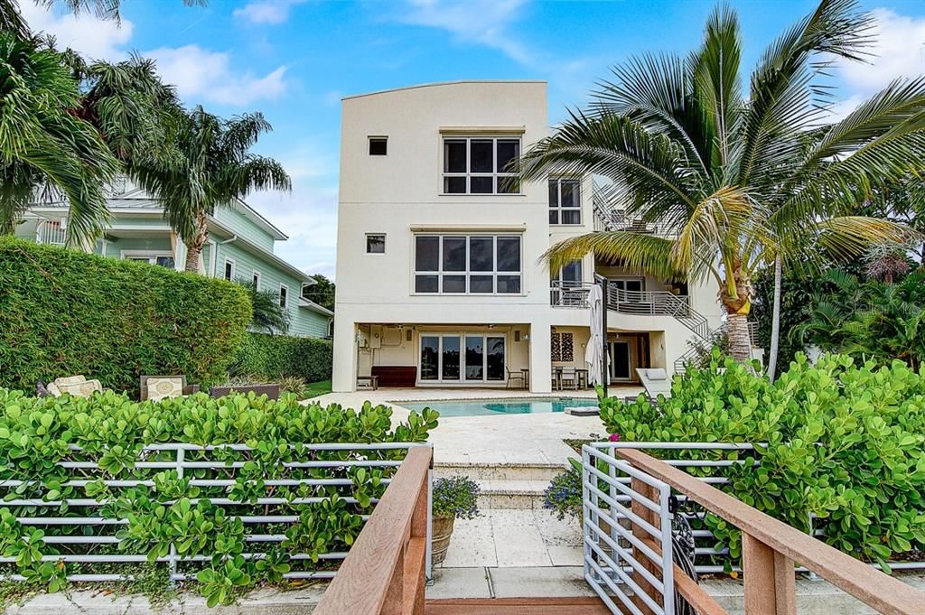 Recently Sold: $2,600,000 (3 beds, 4 baths, 4651 Square Feet)