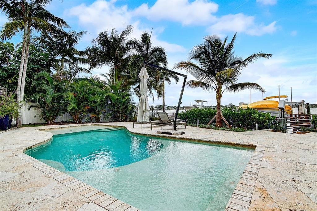 Recently Sold: $2,600,000 (3 beds, 4 baths, 4651 Square Feet)