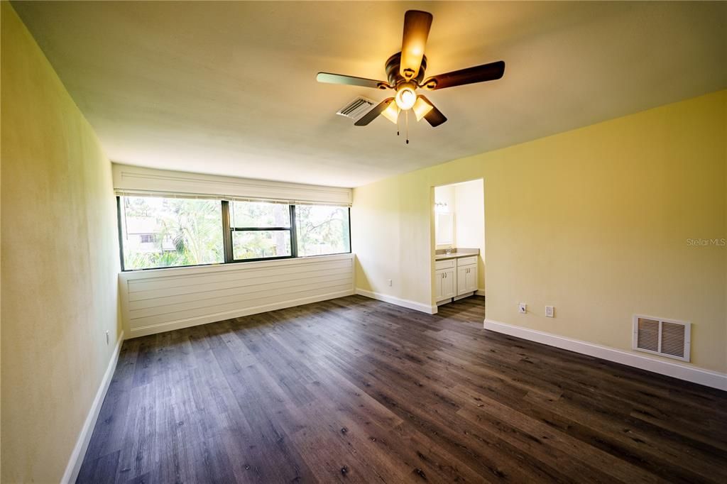 Recently Sold: $216,000 (2 beds, 1 baths, 1203 Square Feet)