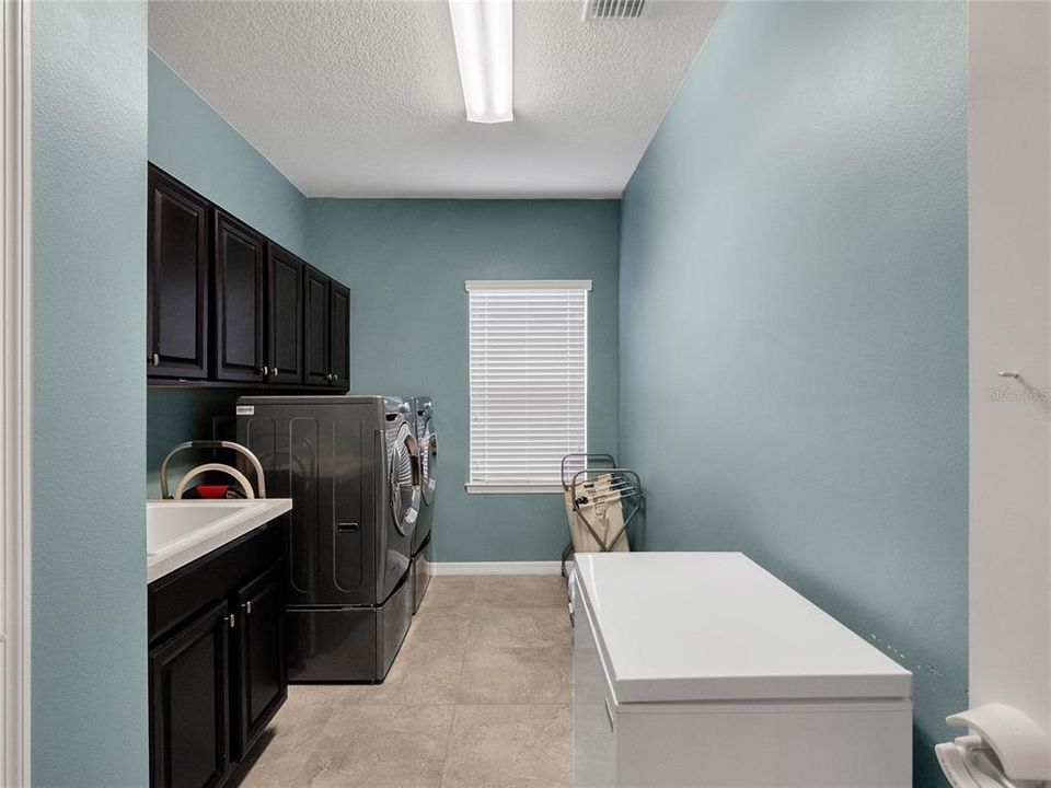 well appointed laundry room