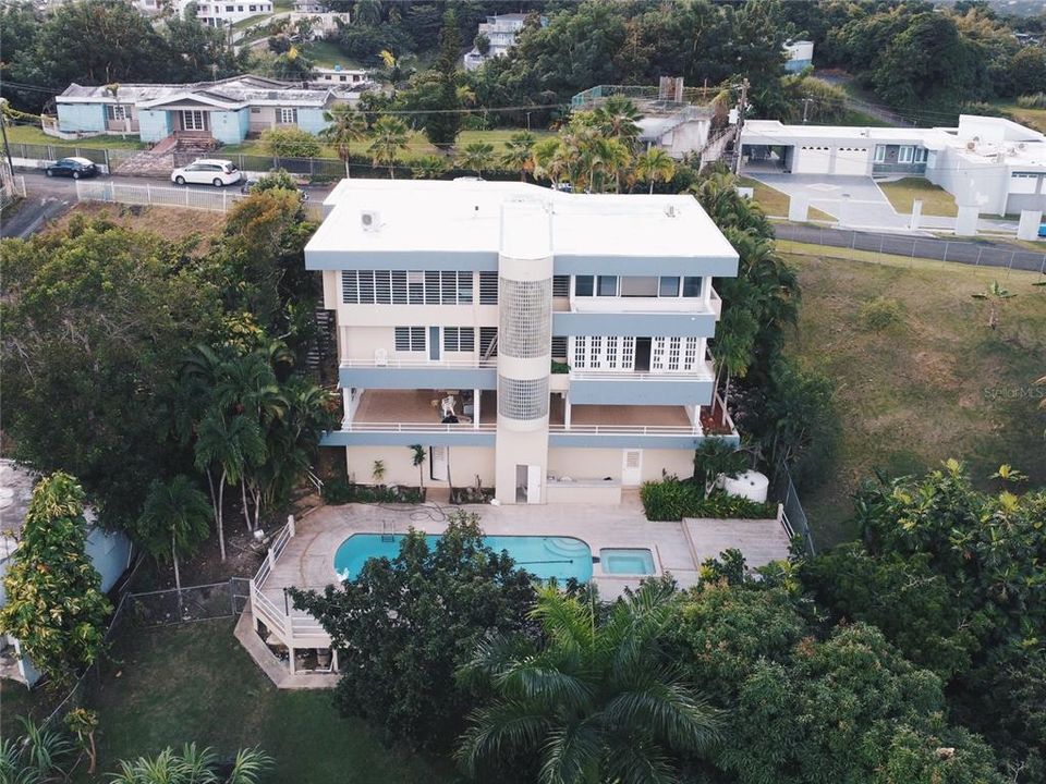 Vendido Recientemente: $650,000 (7 camas, 4 baños, 5100 Pies cuadrados)