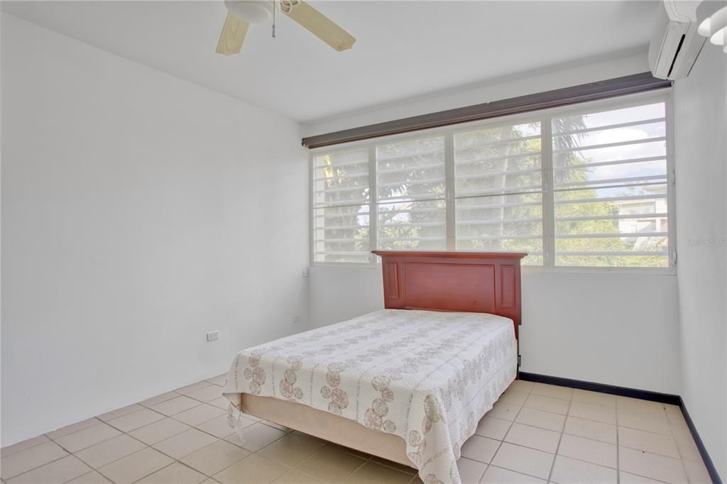 Vendido Recientemente: $650,000 (7 camas, 4 baños, 5100 Pies cuadrados)