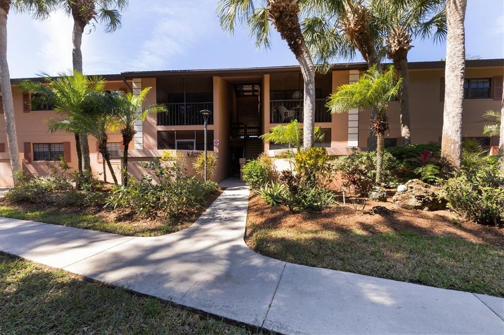 Recently Sold: $176,900 (2 beds, 2 baths, 899 Square Feet)