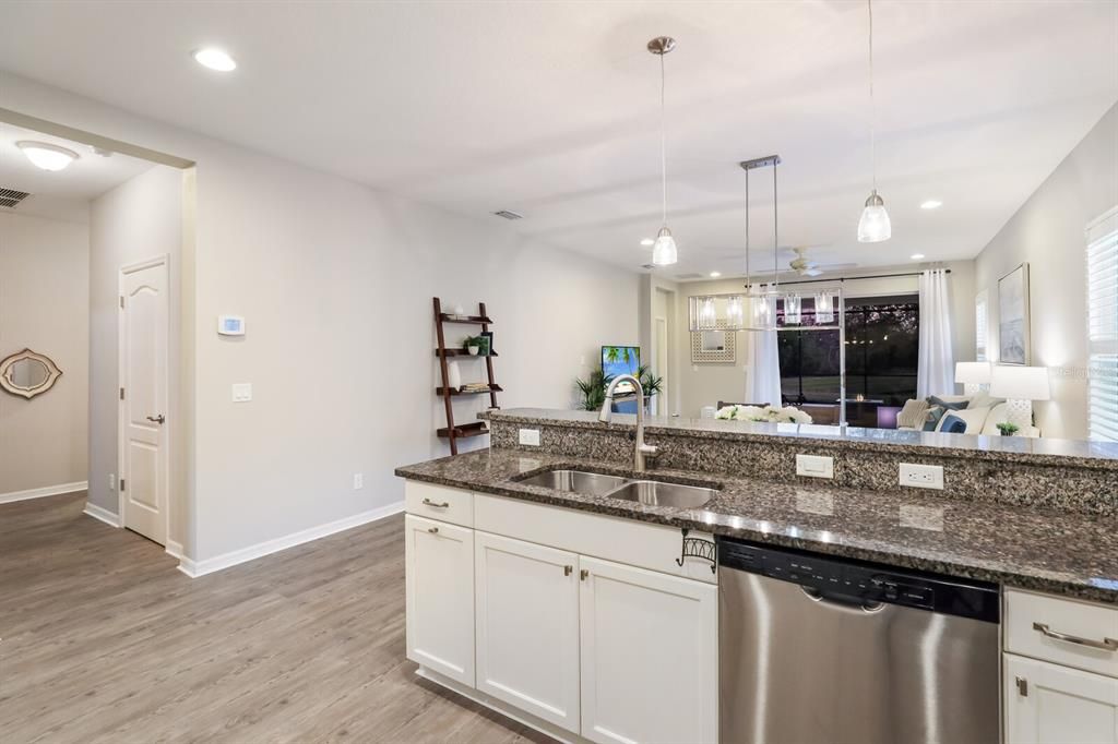 Recently Sold: $525,000 (3 beds, 2 baths, 2044 Square Feet)