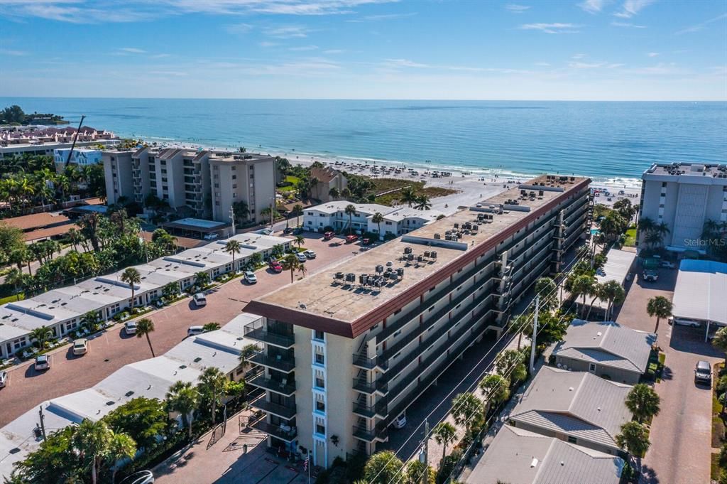 Recently Sold: $999,000 (2 beds, 2 baths, 1054 Square Feet)