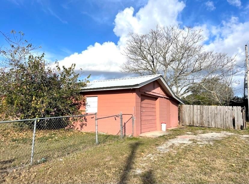 Recently Sold: $134,900 (3 beds, 1 baths, 1120 Square Feet)