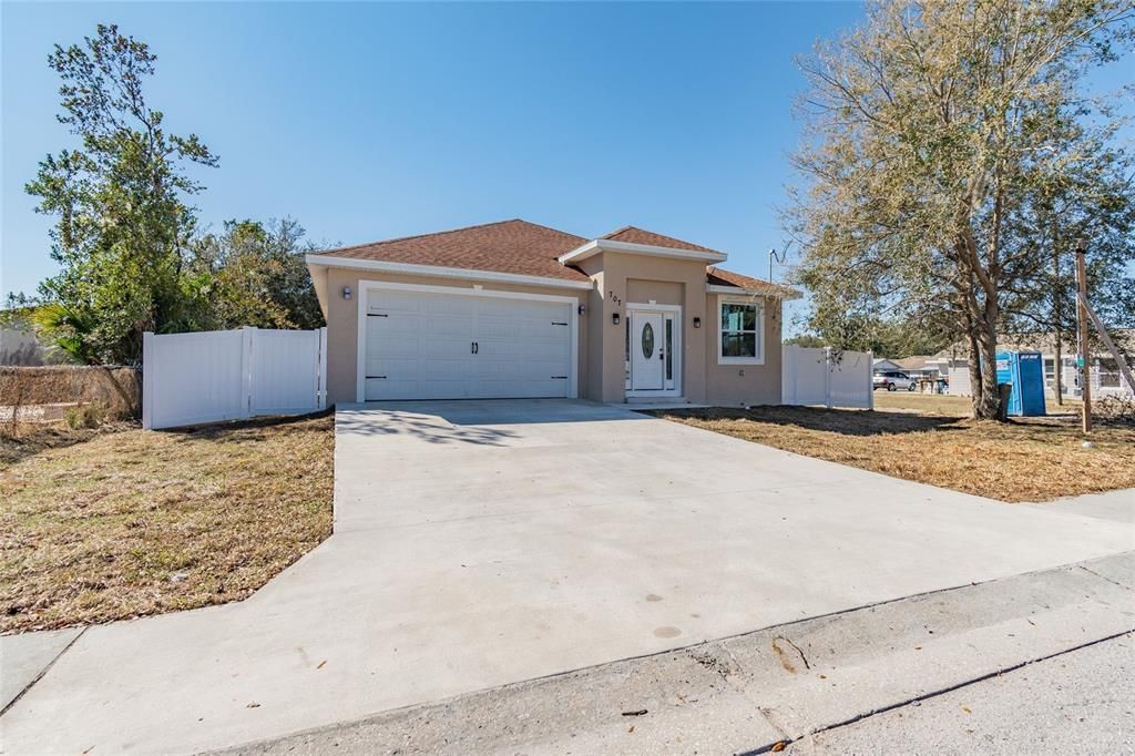 Recently Sold: $300,000 (3 beds, 2 baths, 1604 Square Feet)