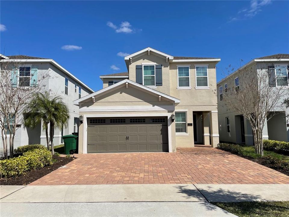 Недавно продано: $650,000 (4 спален, 3 ванн, 2402 Квадратных фут)