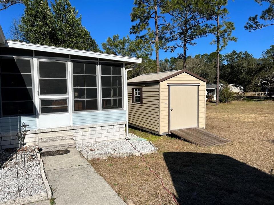 Recently Sold: $129,700 (2 beds, 2 baths, 1383 Square Feet)