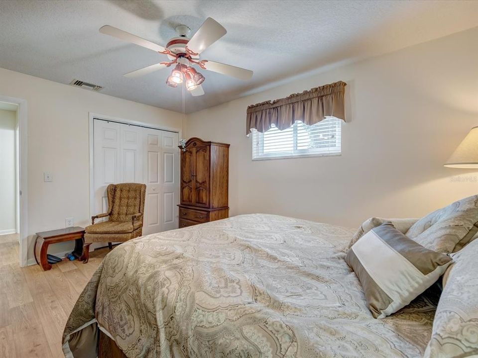 Recently Sold: $490,000 (2 beds, 1 baths, 1188 Square Feet)