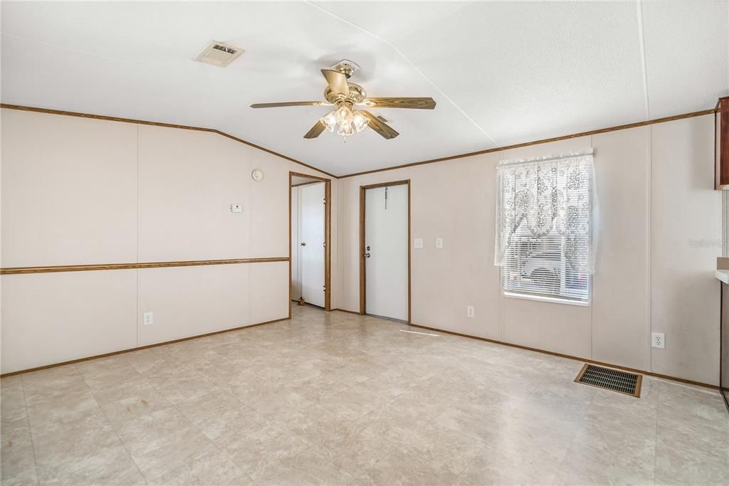 Recently Sold: $69,900 (2 beds, 1 baths, 784 Square Feet)