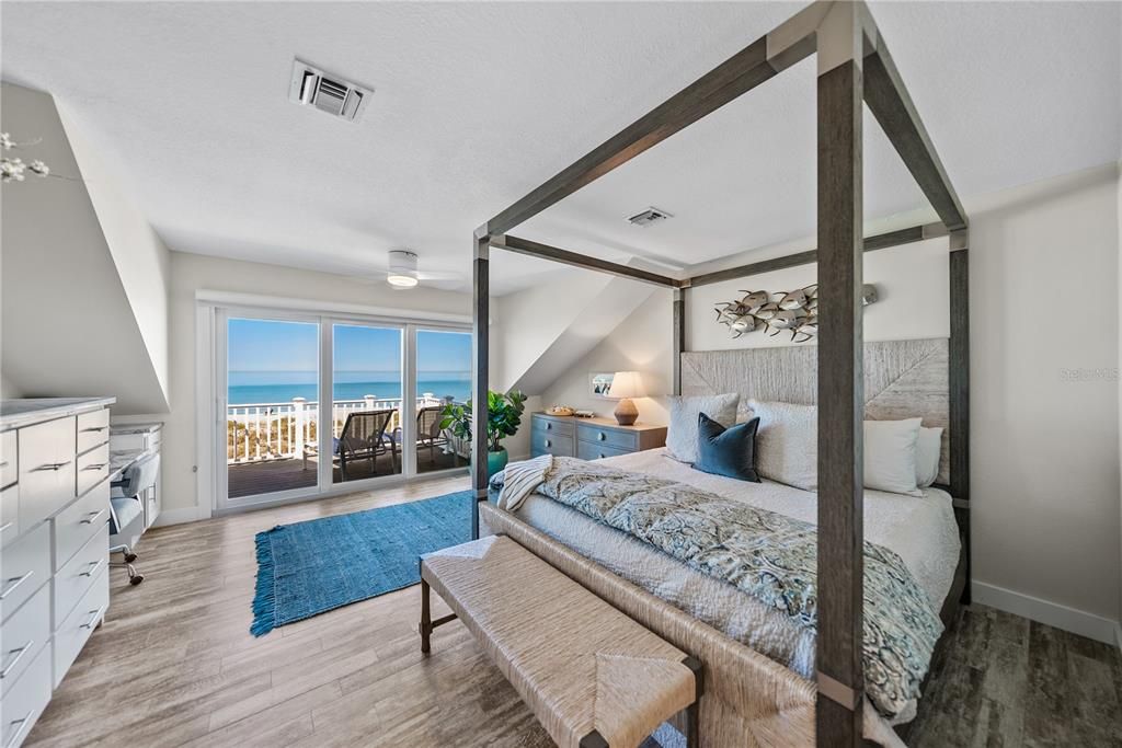 Recently Sold: $3,900,000 (3 beds, 3 baths, 1488 Square Feet)