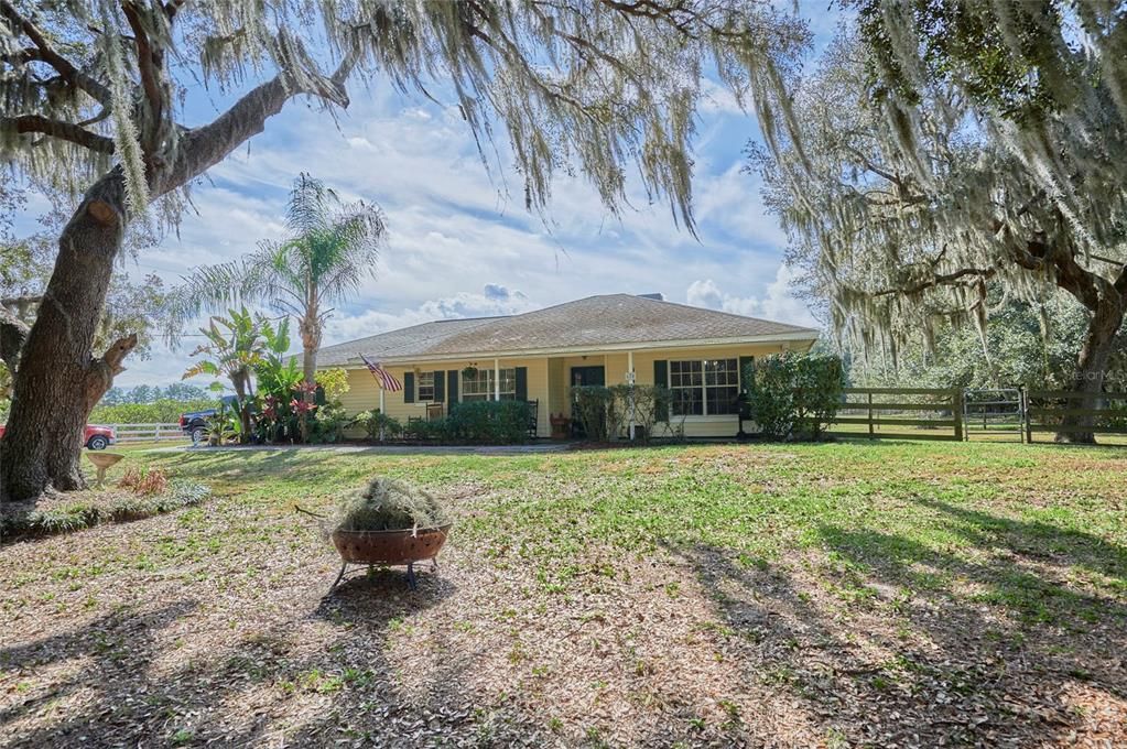 Recently Sold: $350,000 (3 beds, 2 baths, 1652 Square Feet)