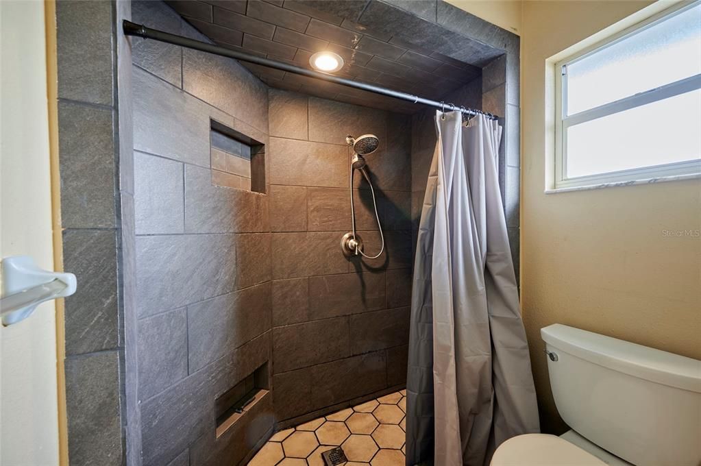 最近售出: $350,000 (3 贝兹, 2 浴室, 1652 平方英尺)