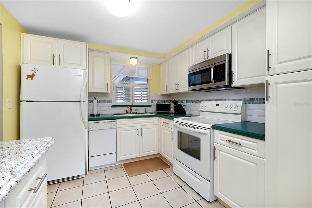 Recently Sold: $245,000 (2 beds, 2 baths, 1195 Square Feet)