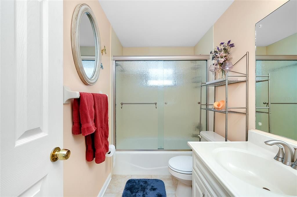 最近售出: $245,000 (2 贝兹, 2 浴室, 1195 平方英尺)