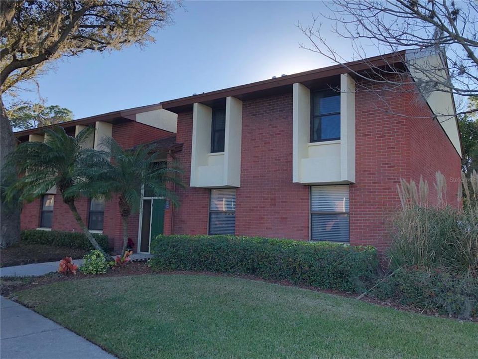 Recently Sold: $199,900 (2 beds, 2 baths, 948 Square Feet)