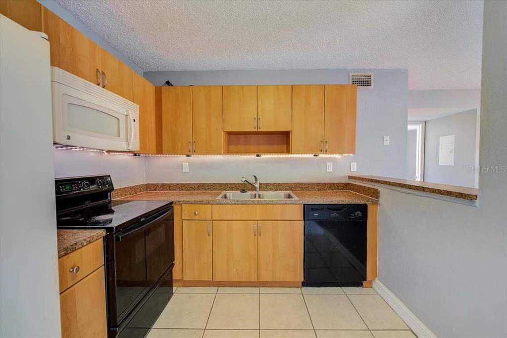 Recently Sold: $119,000 (2 beds, 1 baths, 824 Square Feet)