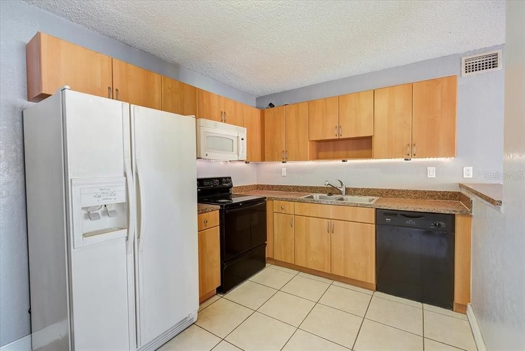 Recently Sold: $119,000 (2 beds, 1 baths, 824 Square Feet)