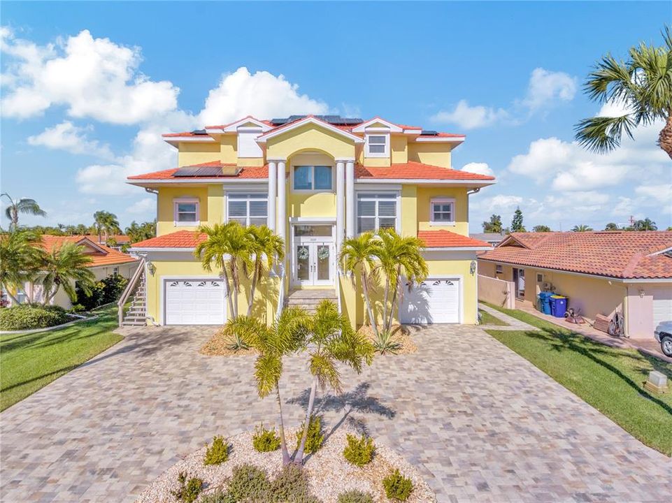 Recently Sold: $1,250,000 (4 beds, 3 baths, 2612 Square Feet)