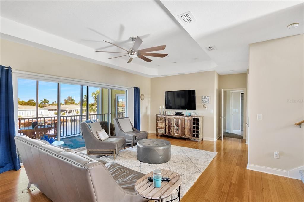 Recently Sold: $1,250,000 (4 beds, 3 baths, 2612 Square Feet)
