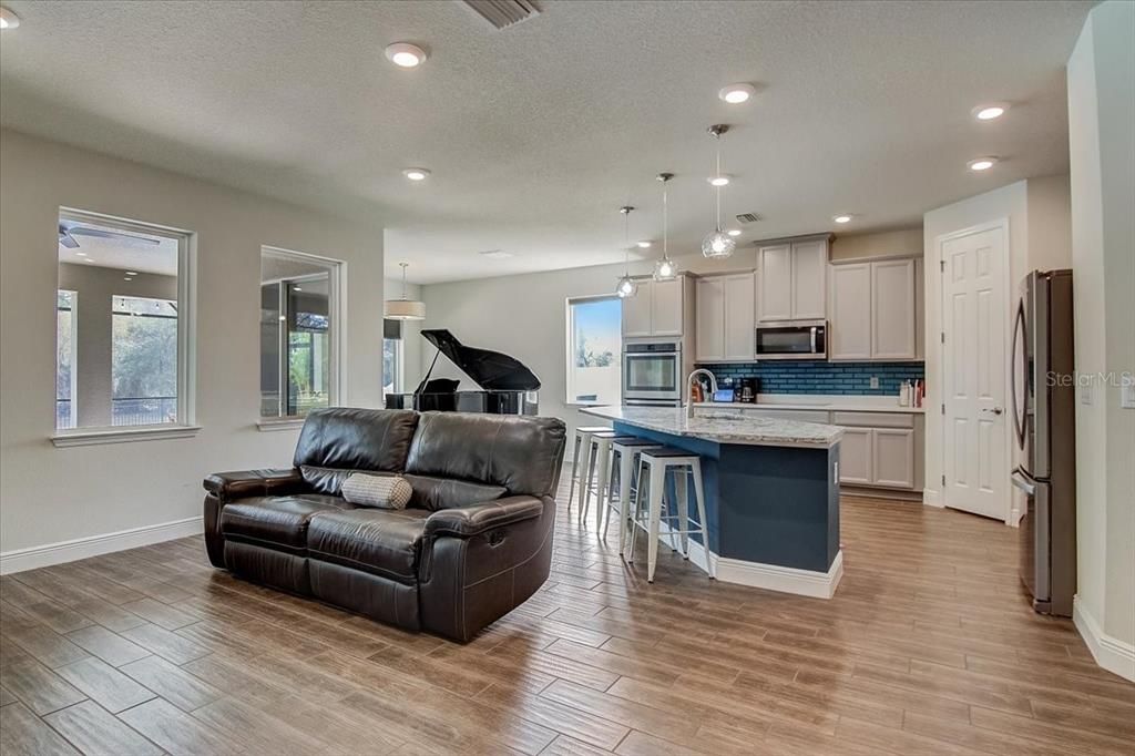 Recently Sold: $480,000 (3 beds, 2 baths, 1781 Square Feet)