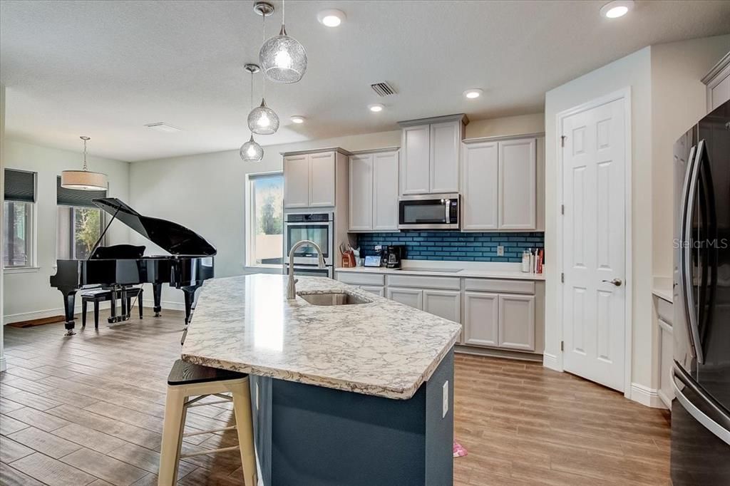 Recently Sold: $480,000 (3 beds, 2 baths, 1781 Square Feet)