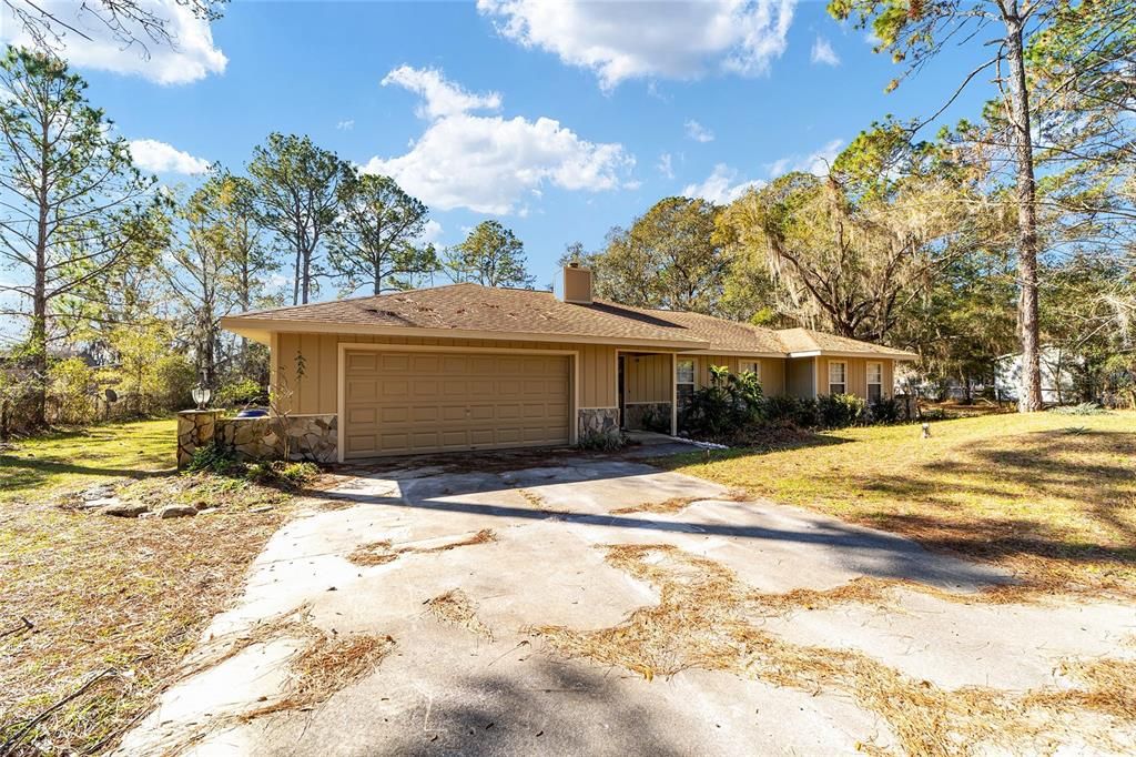 Recently Sold: $369,000 (3 beds, 2 baths, 2155 Square Feet)