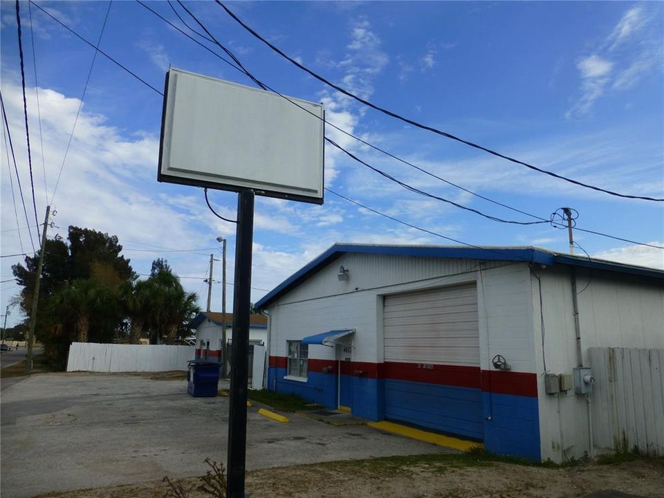 4612 & 4618 Bartelt Rd. Turnkey Body Shop ready for your signage