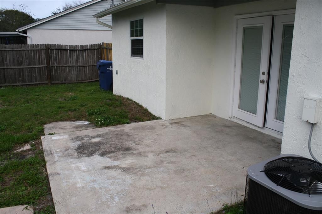 Recently Rented: $1,400 (3 beds, 2 baths, 898 Square Feet)