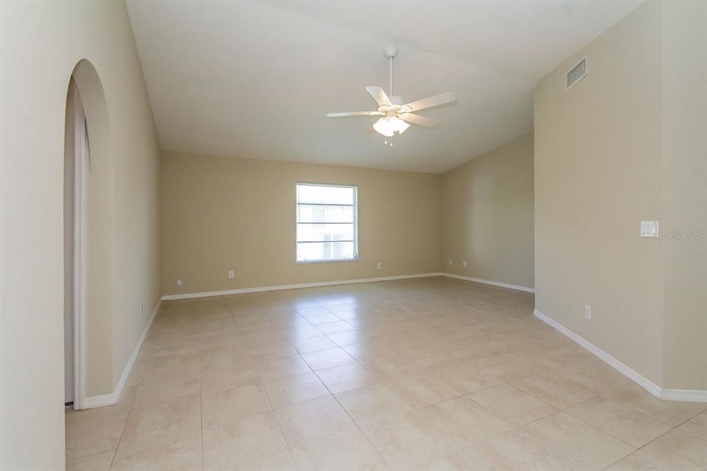 Recently Rented: $2,599 (3 beds, 2 baths, 1834 Square Feet)