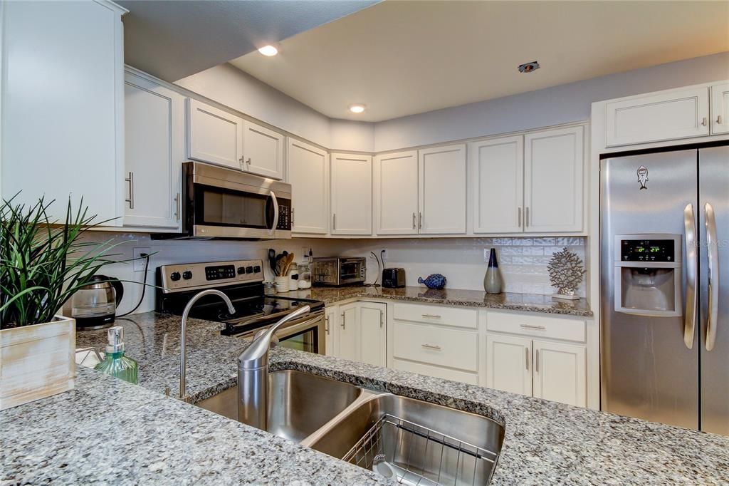 Upgraded kitchen with stainless appliances