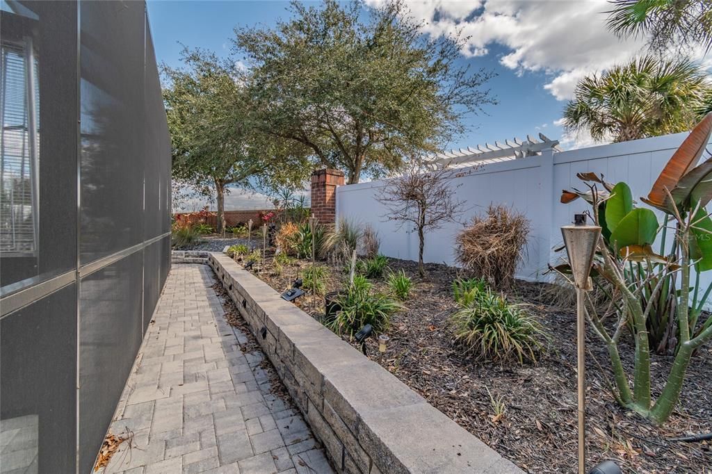 Recently Sold: $450,000 (4 beds, 3 baths, 2343 Square Feet)