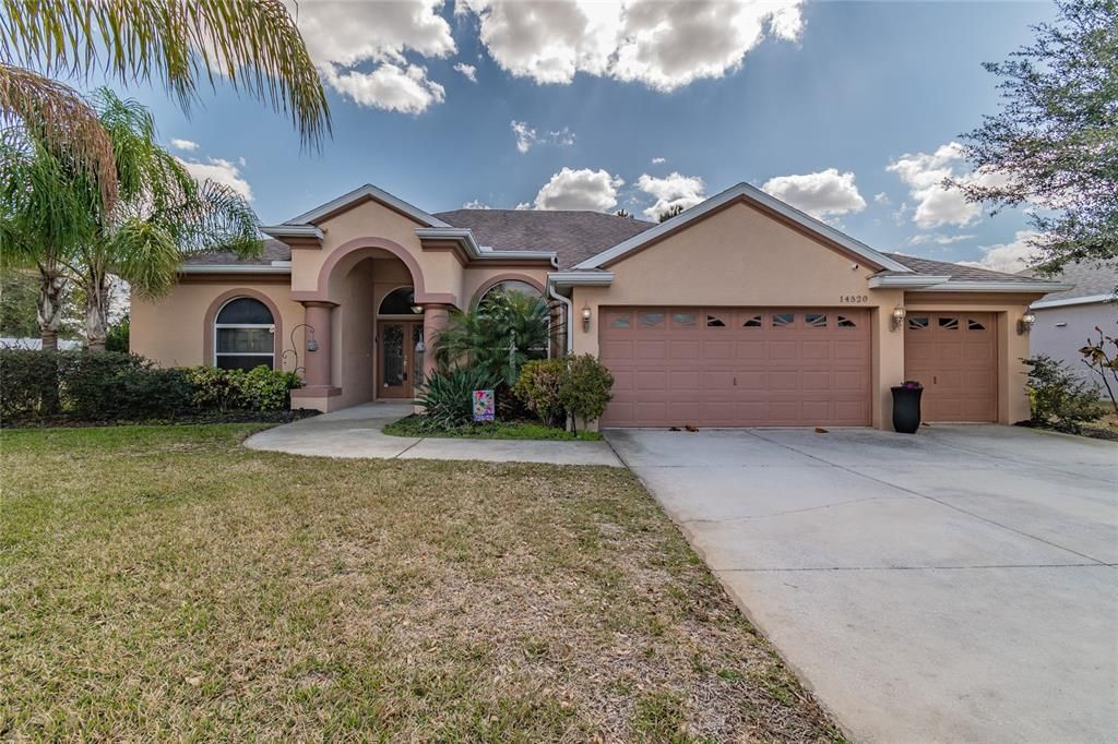 Recently Sold: $450,000 (4 beds, 3 baths, 2343 Square Feet)