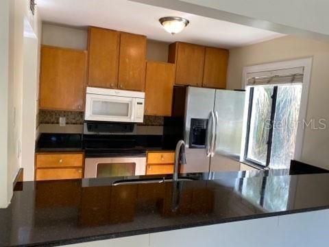 Recently Sold: $169,000 (2 beds, 1 baths, 787 Square Feet)