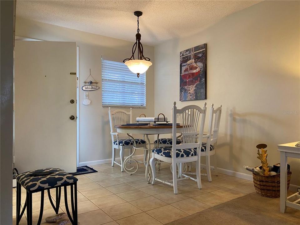 Recently Sold: $121,900 (1 beds, 1 baths, 732 Square Feet)
