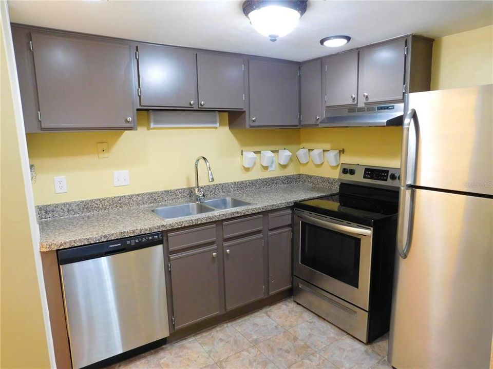 Recently Sold: $109,990 (1 beds, 1 baths, 765 Square Feet)