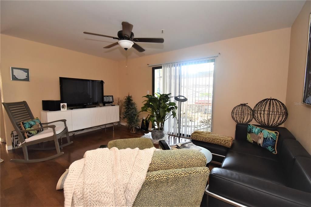 Recently Sold: $192,800 (2 beds, 2 baths, 1119 Square Feet)