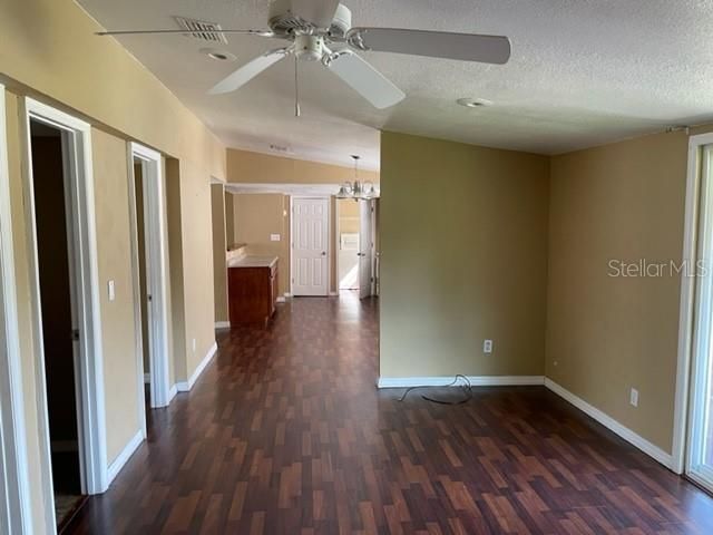 Recently Sold: $199,900 (3 beds, 2 baths, 1344 Square Feet)