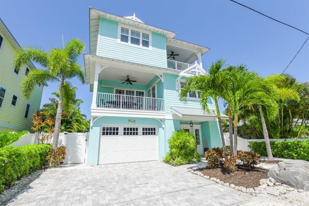 Recently Sold: $2,495,000 (5 beds, 4 baths, 2838 Square Feet)