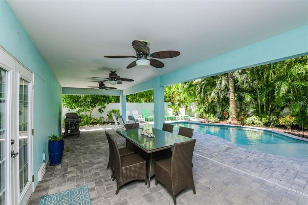 Recently Sold: $2,495,000 (5 beds, 4 baths, 2838 Square Feet)