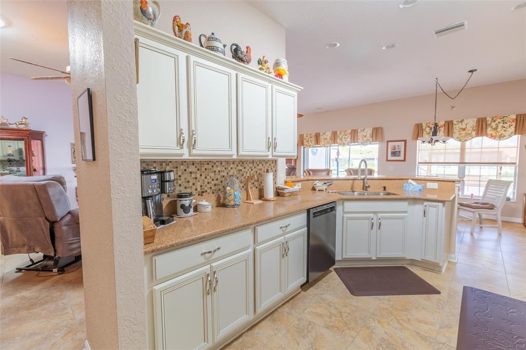 Recently Sold: $300,000 (3 beds, 2 baths, 1947 Square Feet)