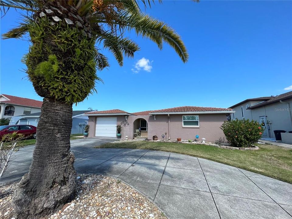 Recently Sold: $550,000 (2 beds, 2 baths, 1786 Square Feet)