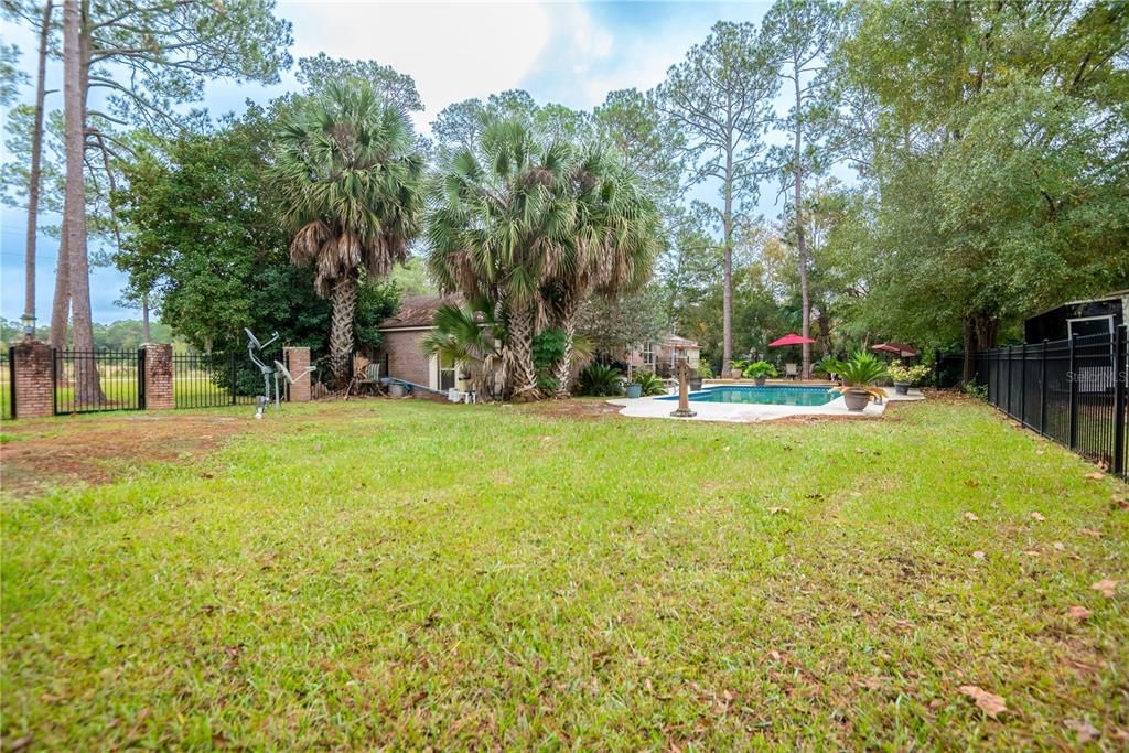 Recently Sold: $365,000 (3 beds, 3 baths, 2485 Square Feet)