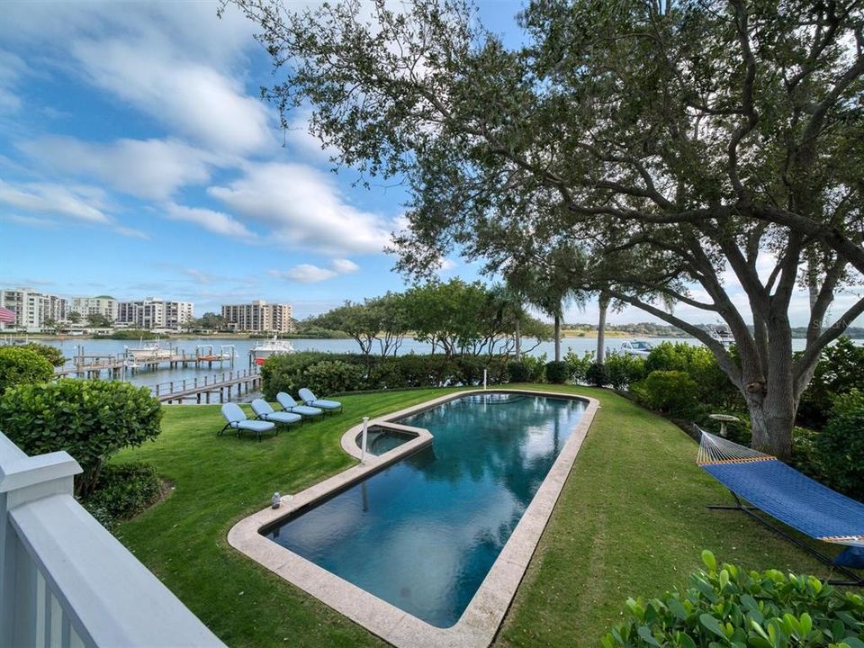 Recently Sold: $5,400,000 (5 beds, 4 baths, 5296 Square Feet)