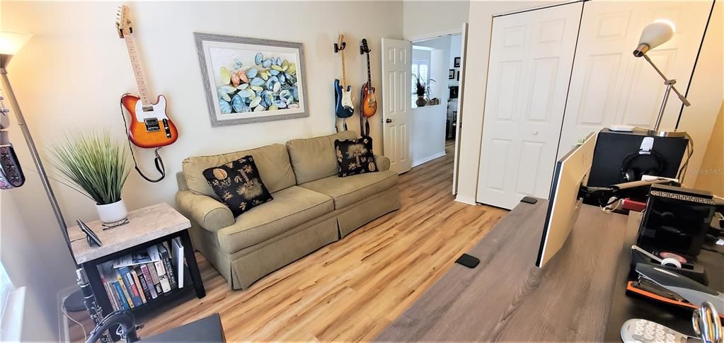 Recently Sold: $375,000 (3 beds, 2 baths, 1636 Square Feet)